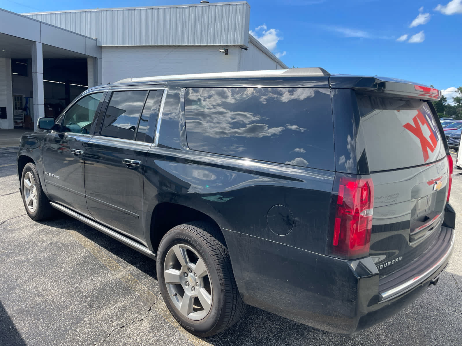Used 2020 Chevrolet Suburban Premier AWD/4WD image 3