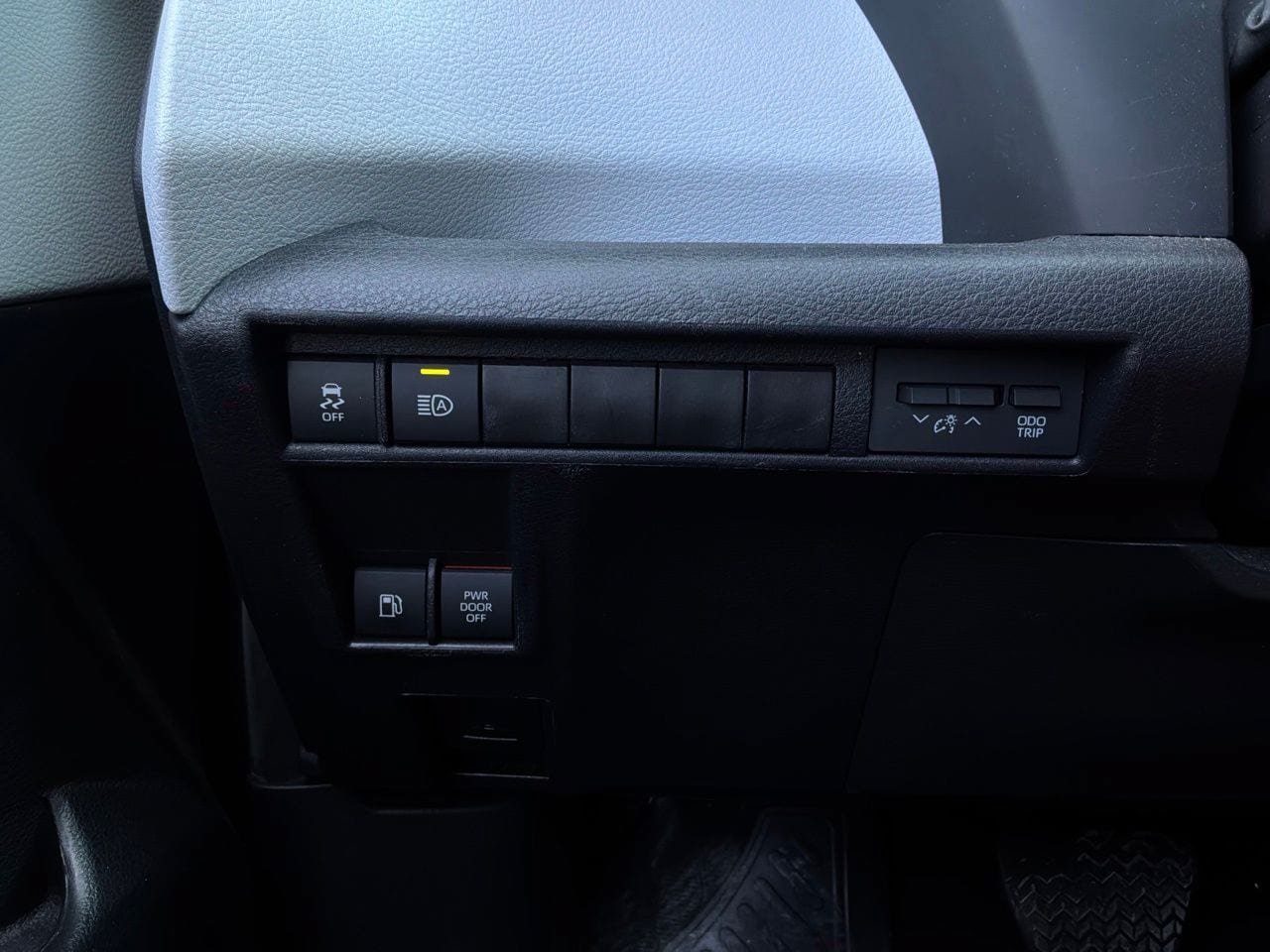 Used 2025 Toyota Sienna XLE FWD image 28