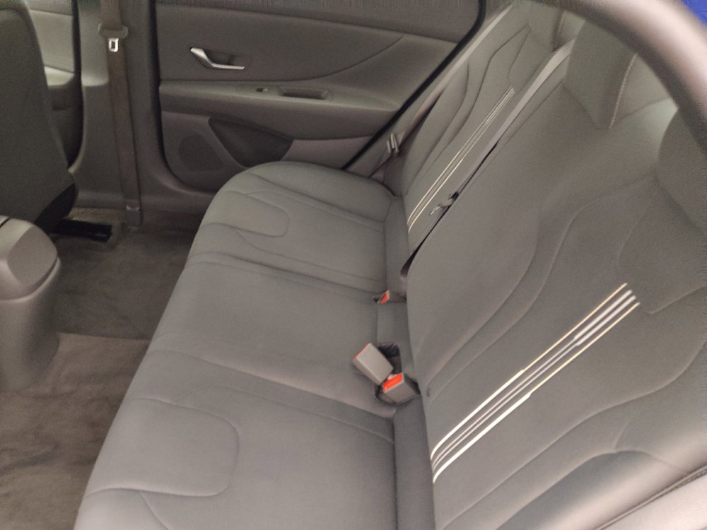 Used 2021 Hyundai Elantra SEL image 18