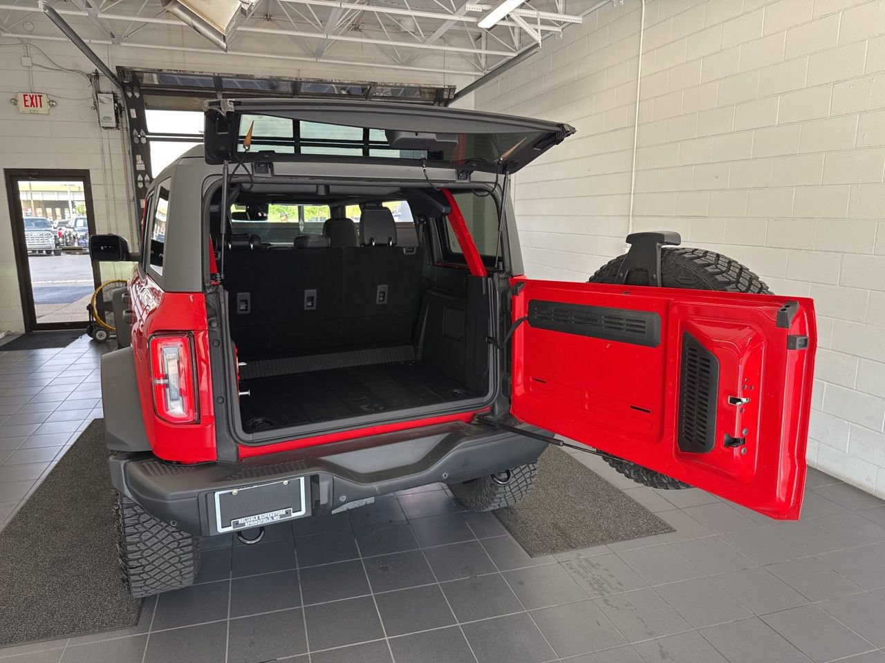 Used 2024 Ford Bronco Badlands w/ Sasquatch Package image 9