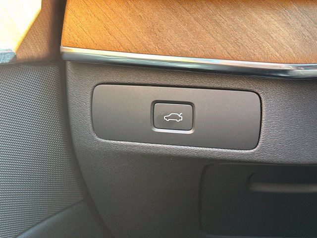 Certified 2024 Volvo XC90 B6 Plus w/ Protection Package Premier AWD/4WD image 31