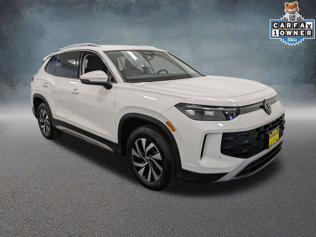 Used 2025 Volkswagen Tiguan S image 3