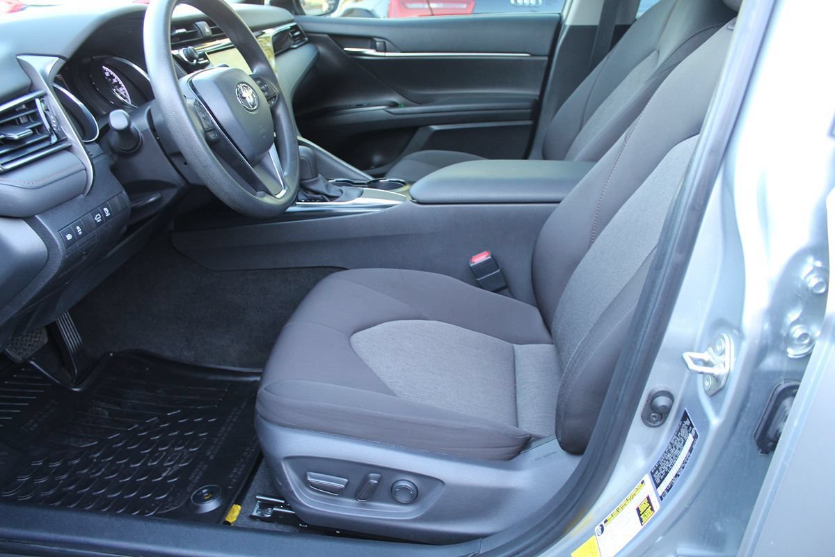 Used 2020 Toyota Camry LE FWD image 16
