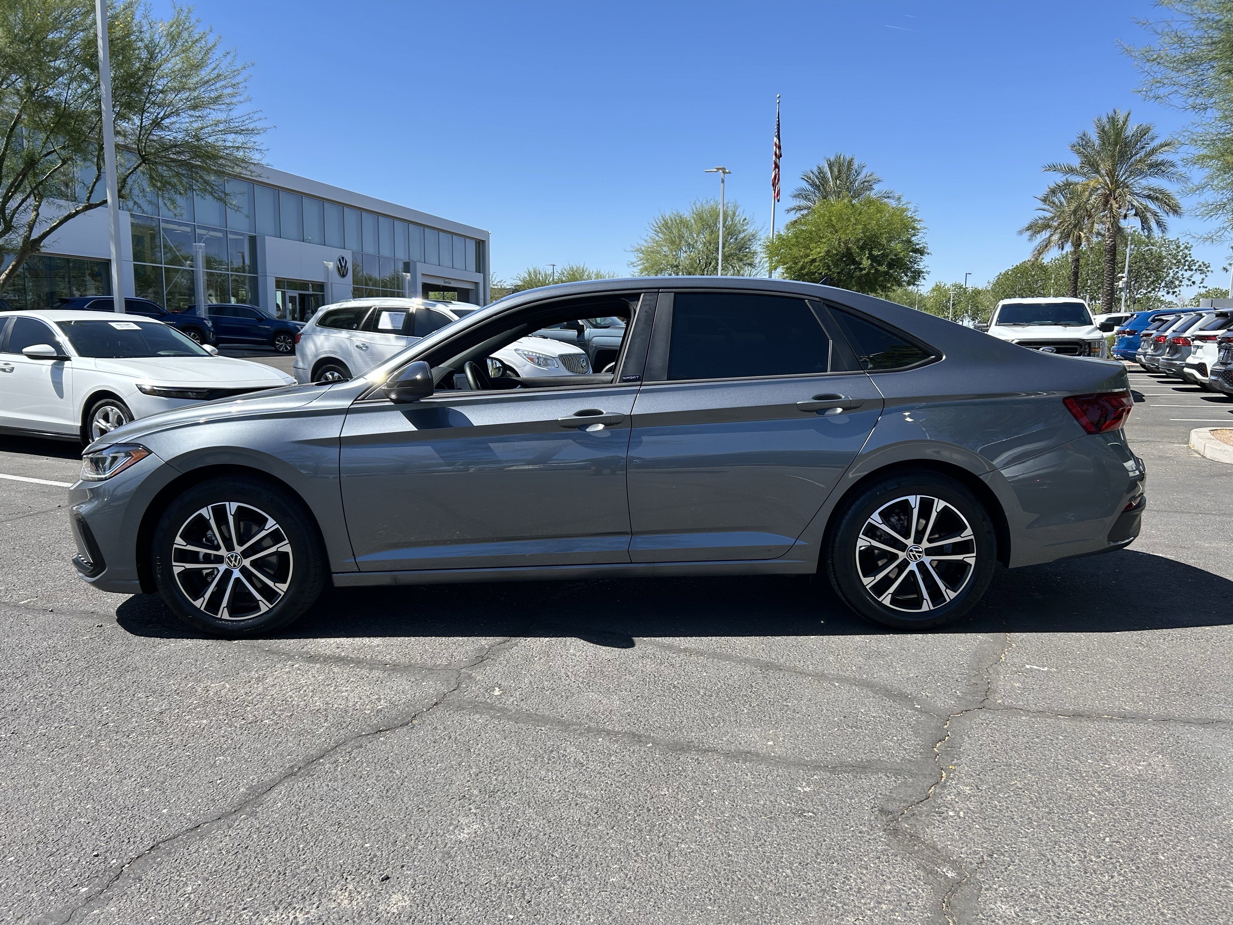Used 2025 Volkswagen Jetta Sport image 2