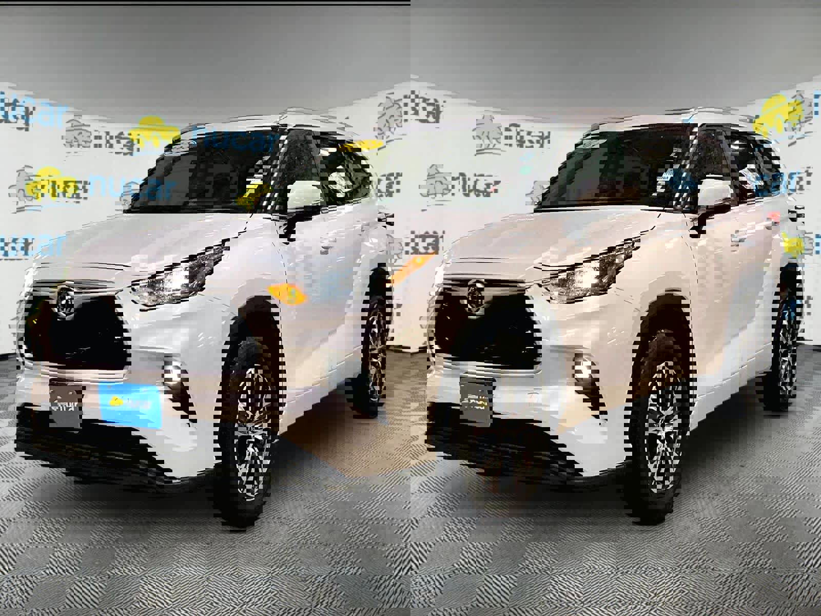 Used 2023 Toyota Highlander XLE image 3