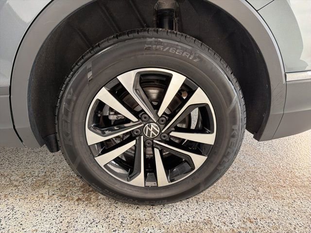 Used 2024 Volkswagen Tiguan S image 33