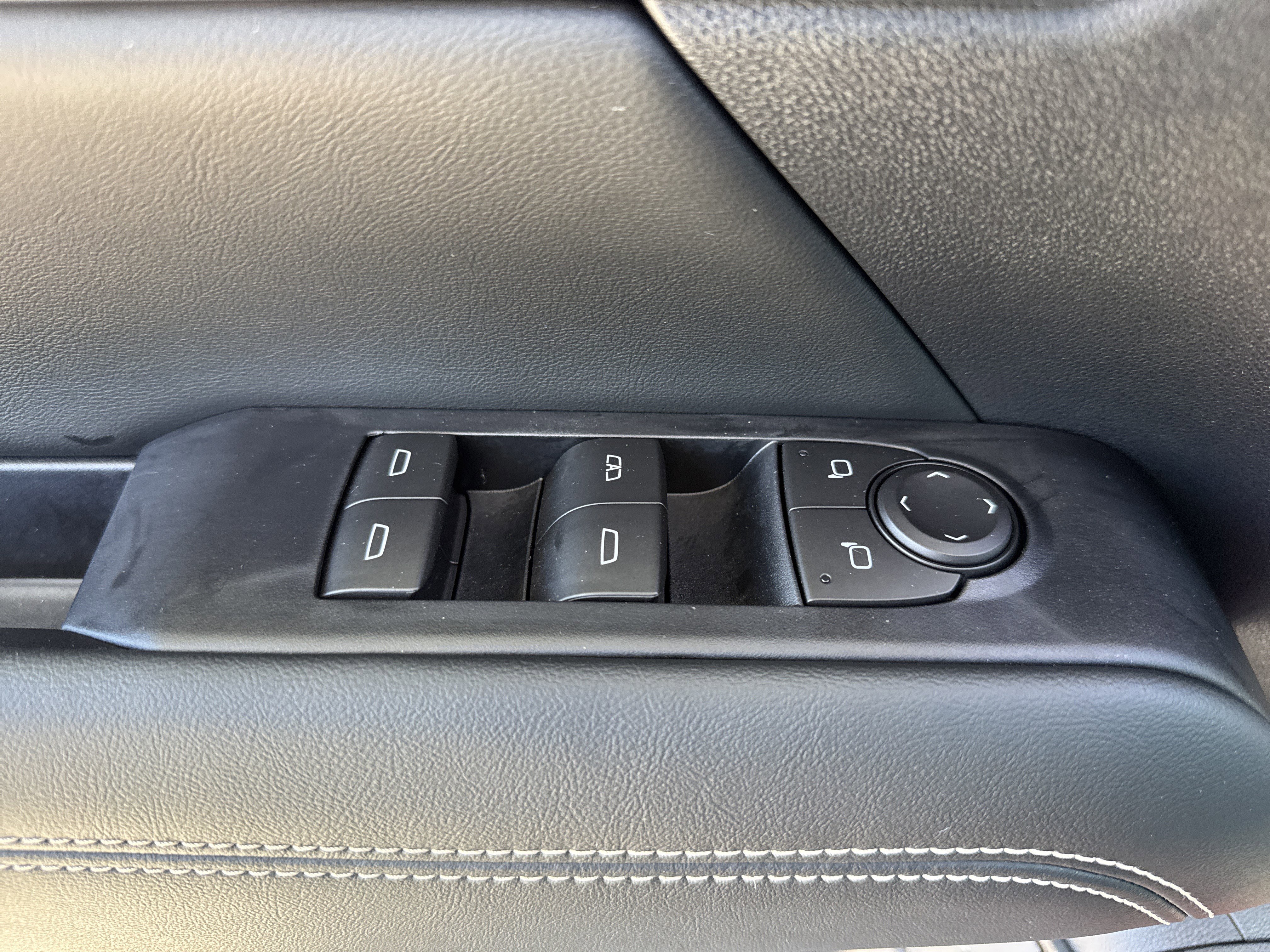 Used 2026 GMC Terrain Elevation w/ Elevation Premium Package FWD image 15