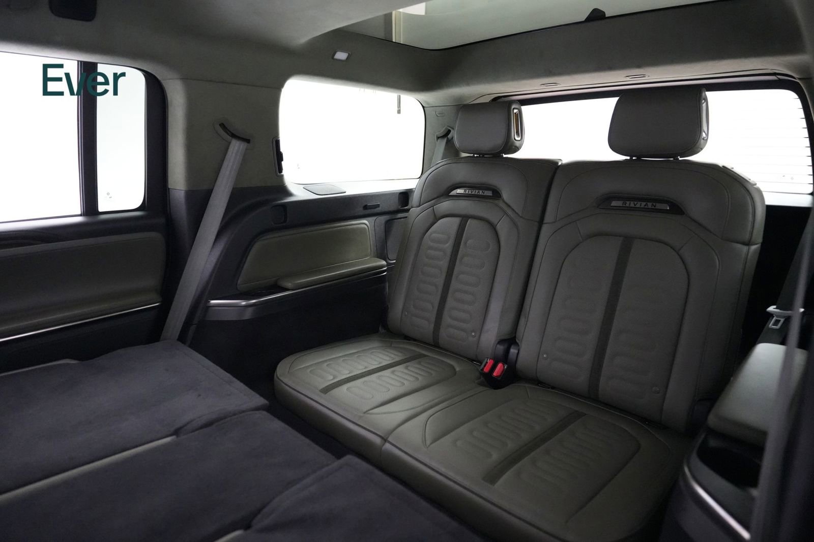 Used 2024 Rivian R1S Adventure image 25