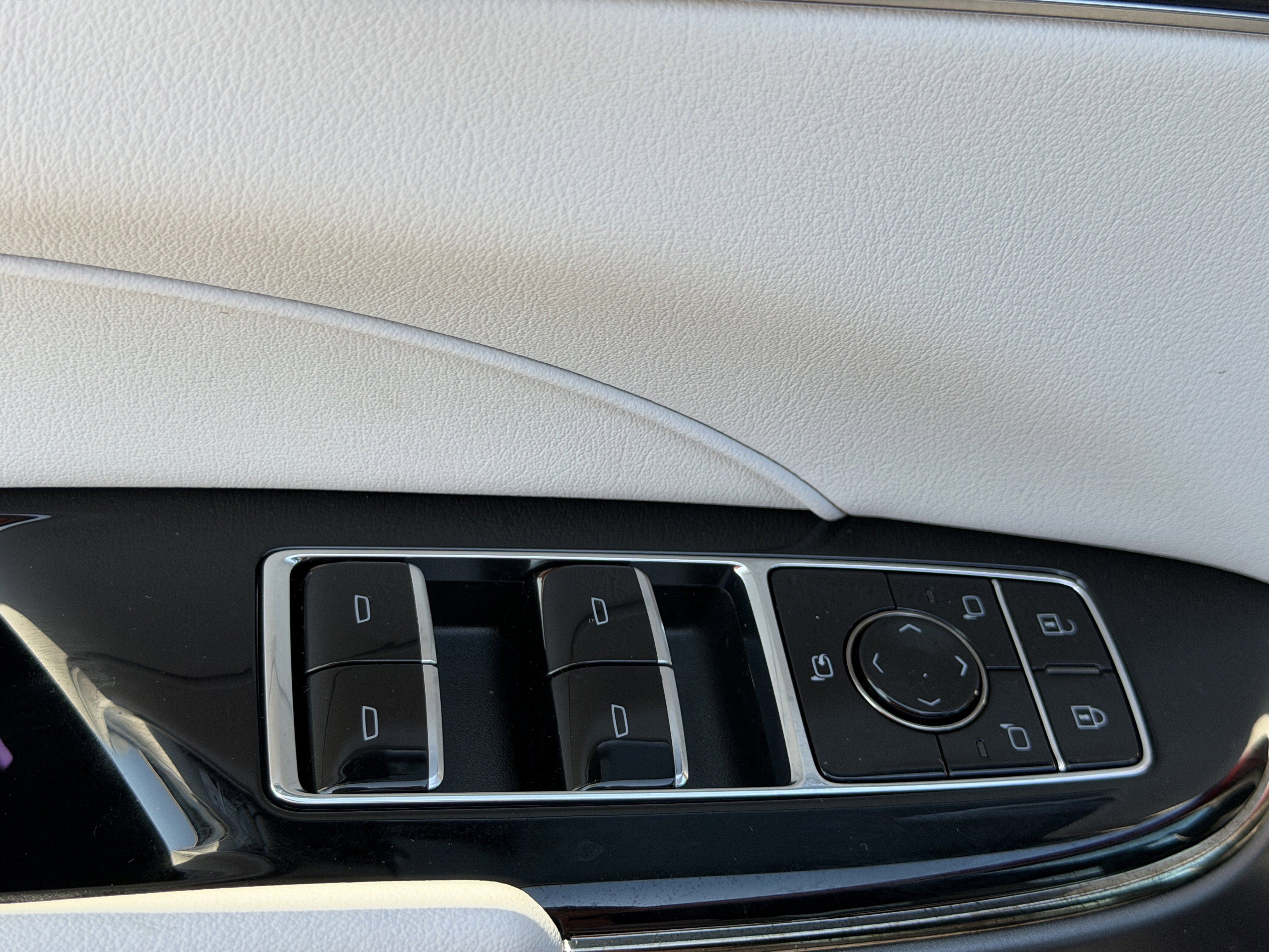 New 2026 Cadillac Lyriq Luxury image 18