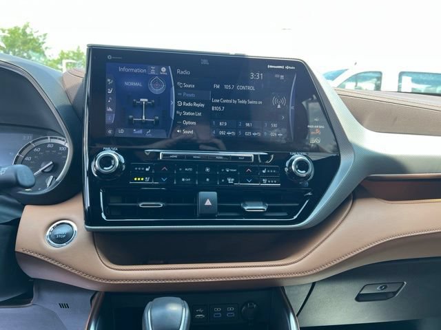 Used 2022 Toyota Highlander Platinum AWD/4WD image 16