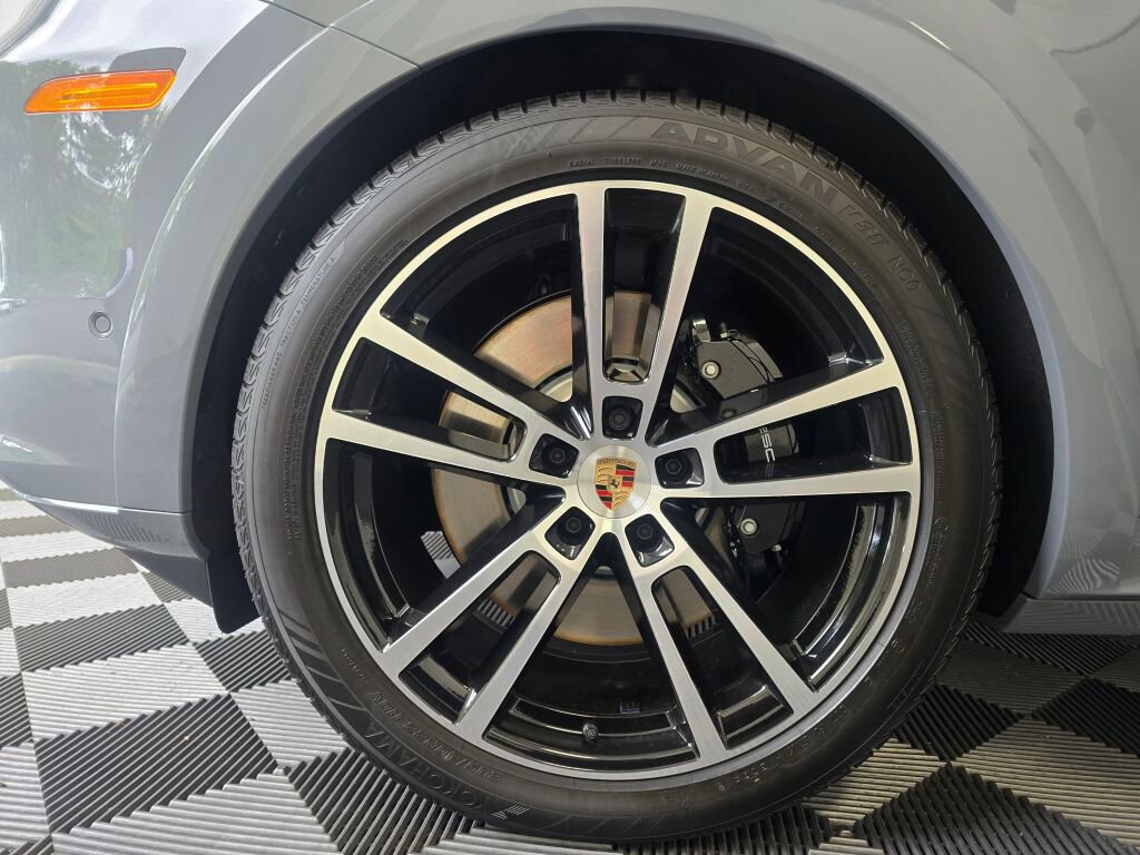 New 2025 Porsche Cayenne GTS image 11