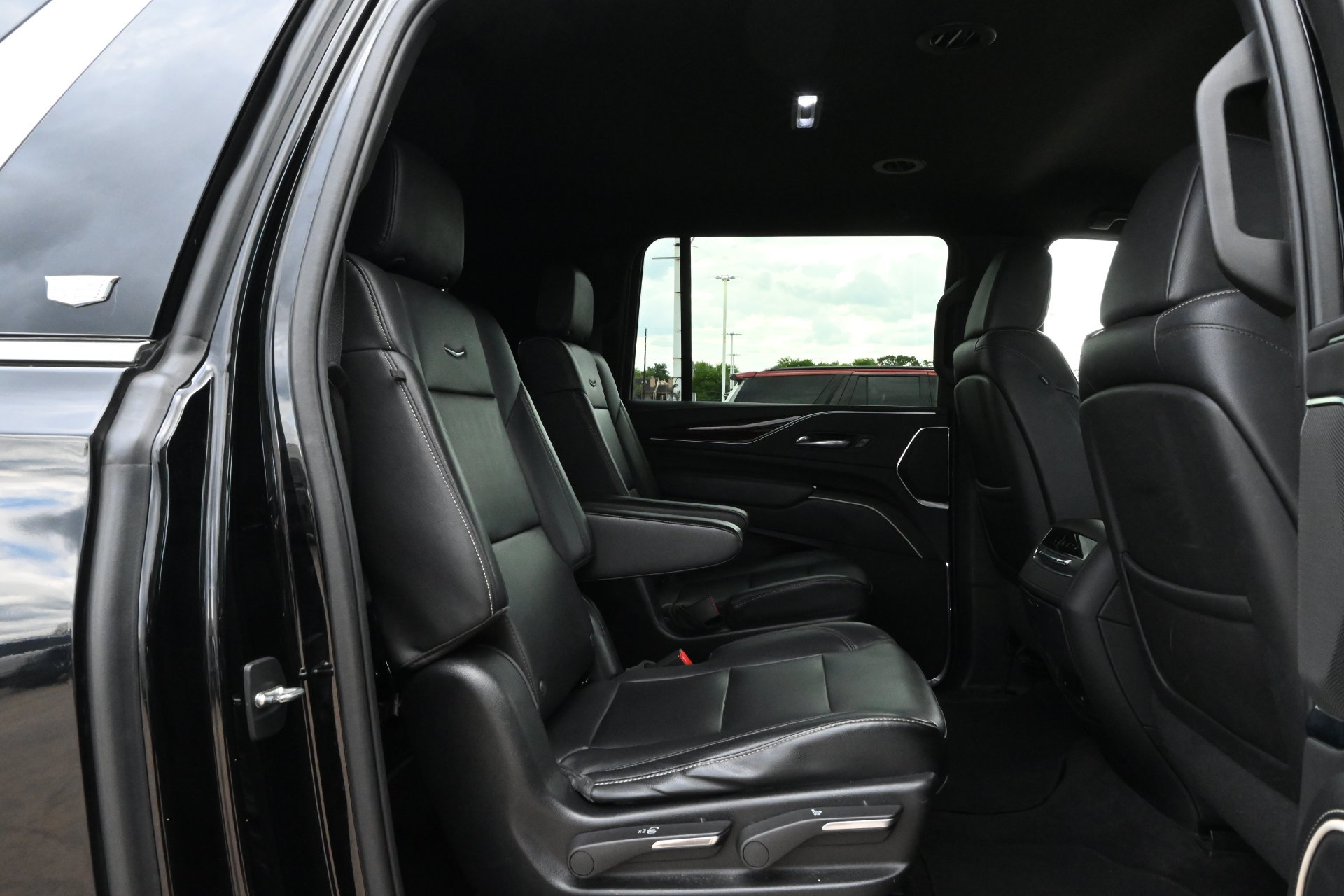 Certified 2022 Cadillac Escalade ESV Luxury RWD image 22