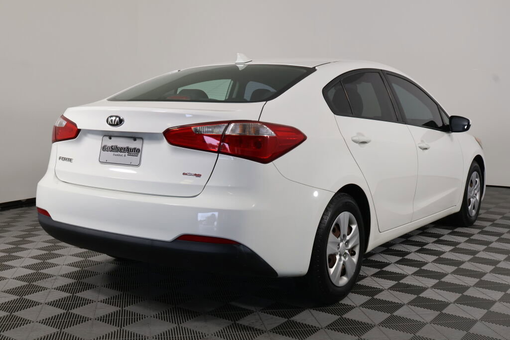 Used 2016 Kia Forte LX image 2