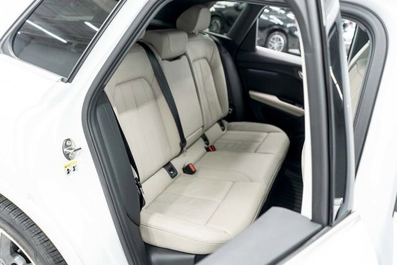 Used 2022 Audi Q4 e-tron Prestige image 12