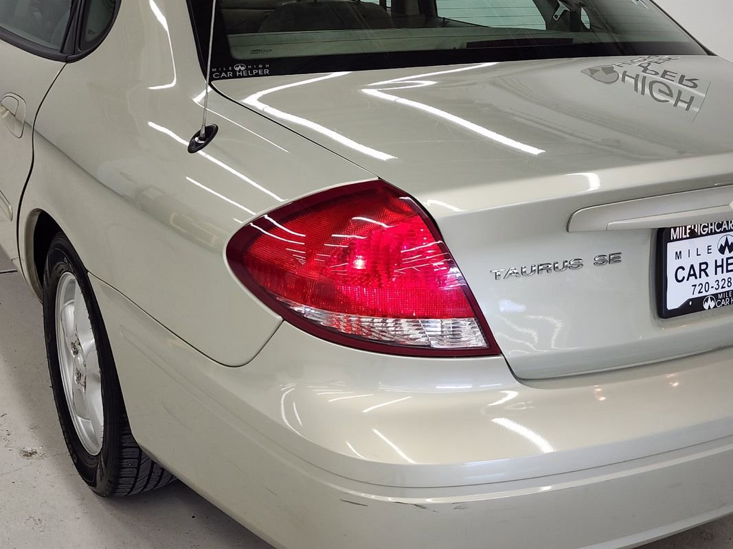 Used 2004 Ford Taurus SE image 25