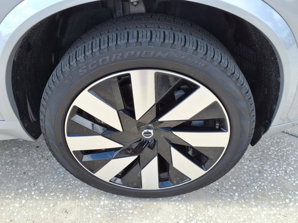 Certified 2024 Volvo XC90 T8 Plus w/ Protection Package Premier image 9