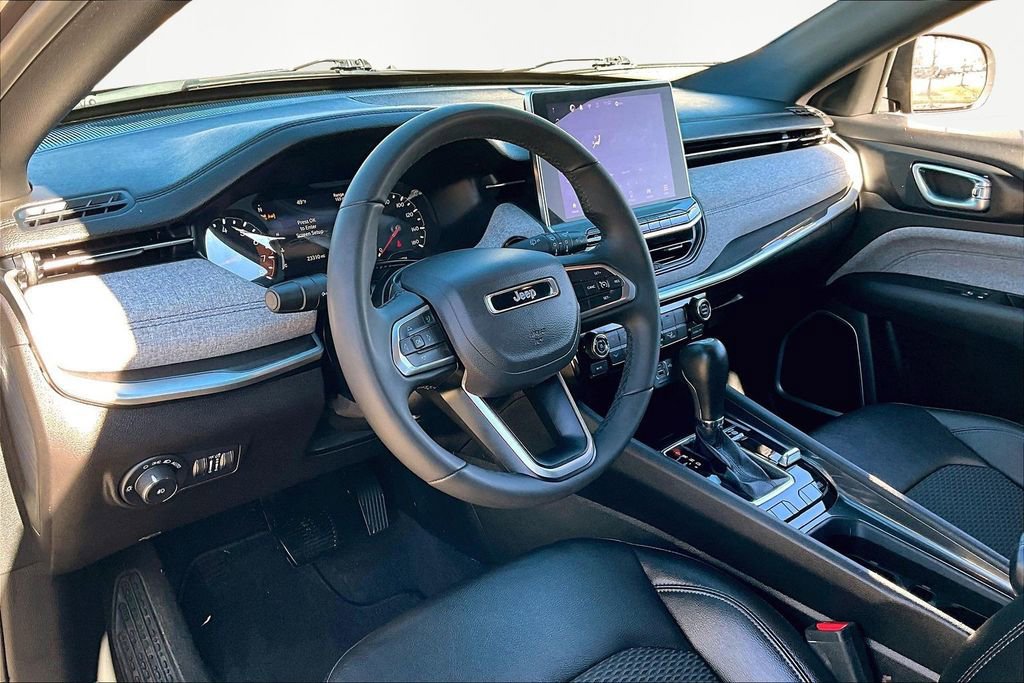 Used 2024 Jeep Compass Latitude image 14