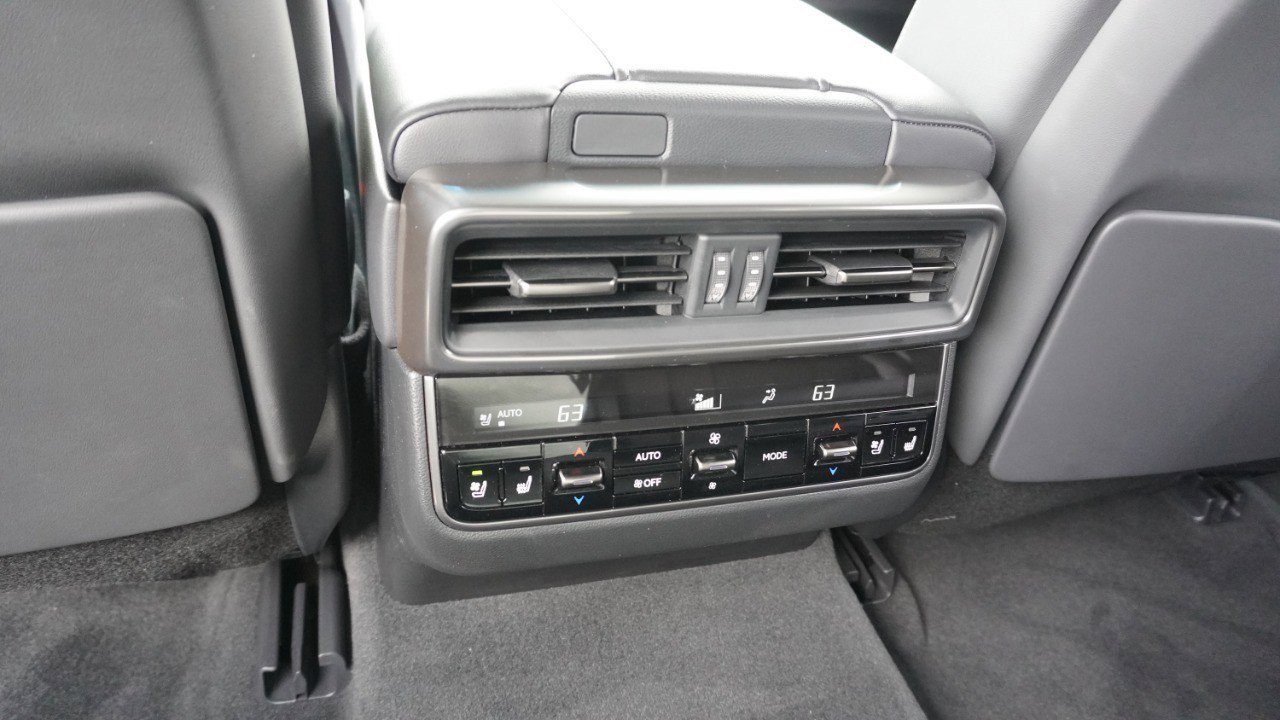 Used 2024 Lexus LX 600 4WD w/ Luxury Package image 34