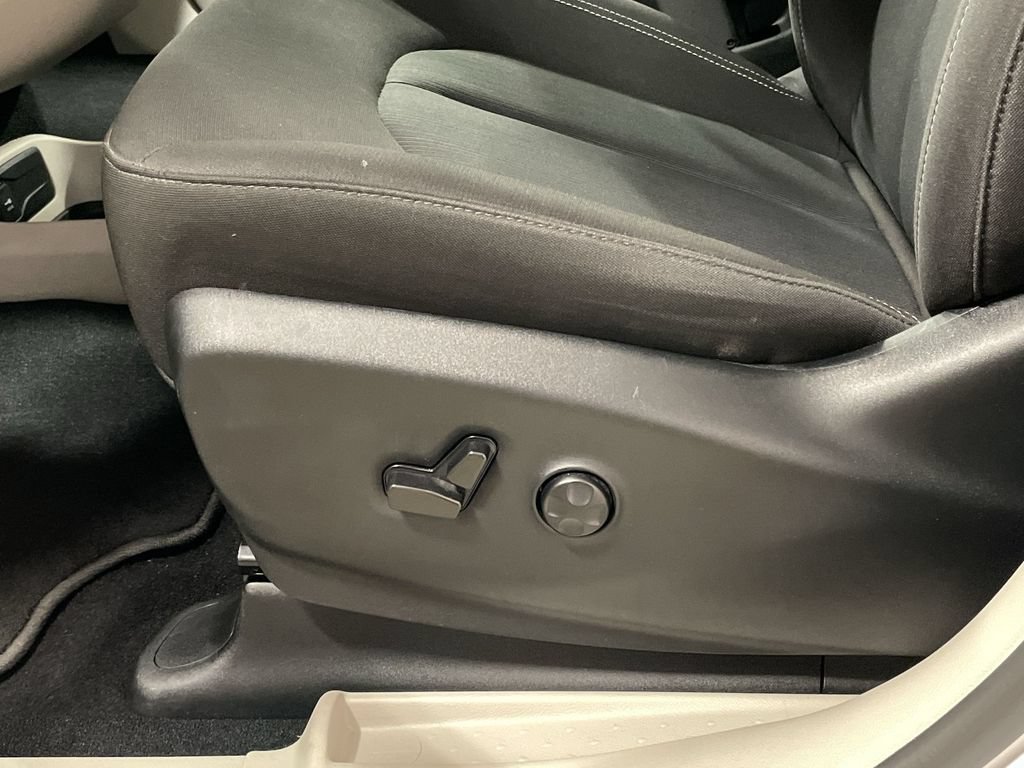 Used 2024 Chrysler Voyager LX FWD image 13