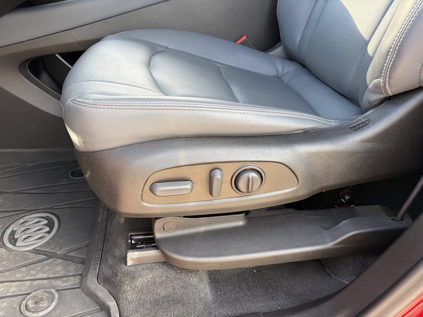 Certified 2023 Buick Enclave Essence w/ Experience Buick Package FWD image 22