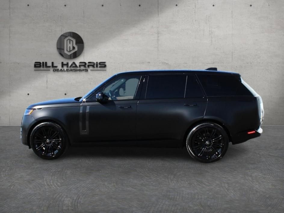 Used 2023 Land Rover Range Rover Long Wheelbase Autobiography image 4