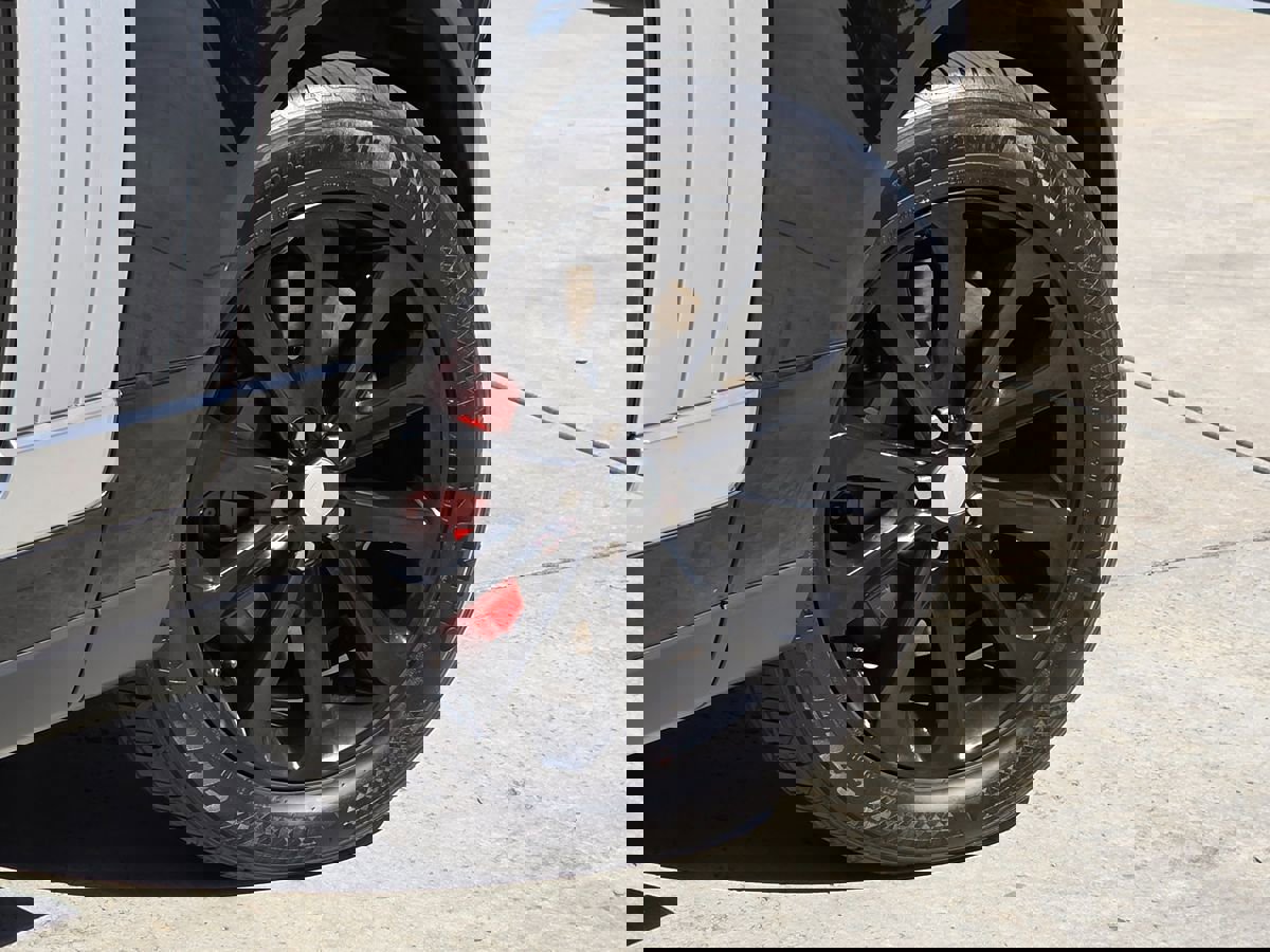 Used 2017 Land Rover Range Rover HSE image 13