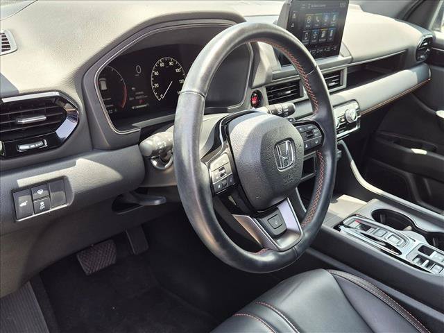 Used 2025 Honda Pilot TrailSport image 9
