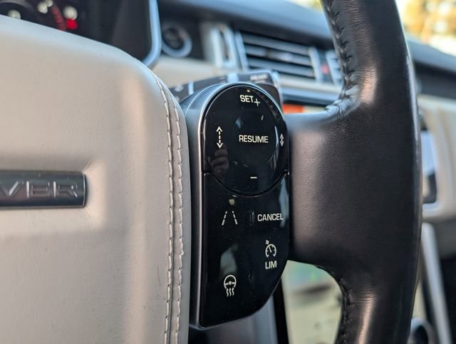 Used 2019 Land Rover Range Rover HSE image 19