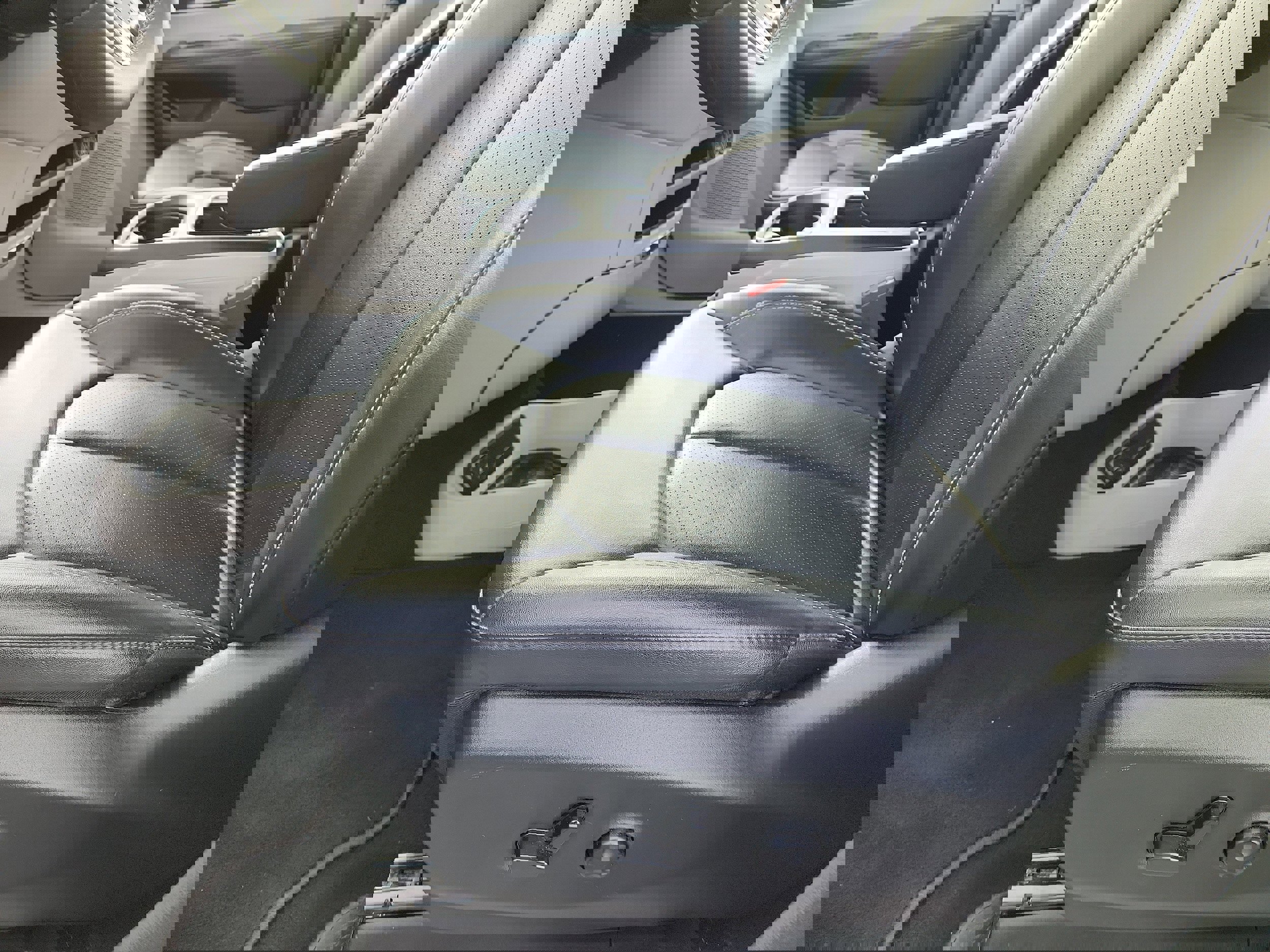 Used 2024 Chrysler Pacifica Touring-L image 10