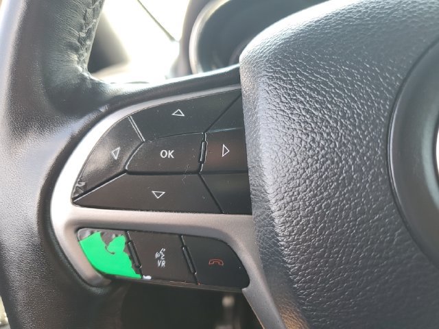 Used 2020 Jeep Grand Cherokee Altitude RWD image 12
