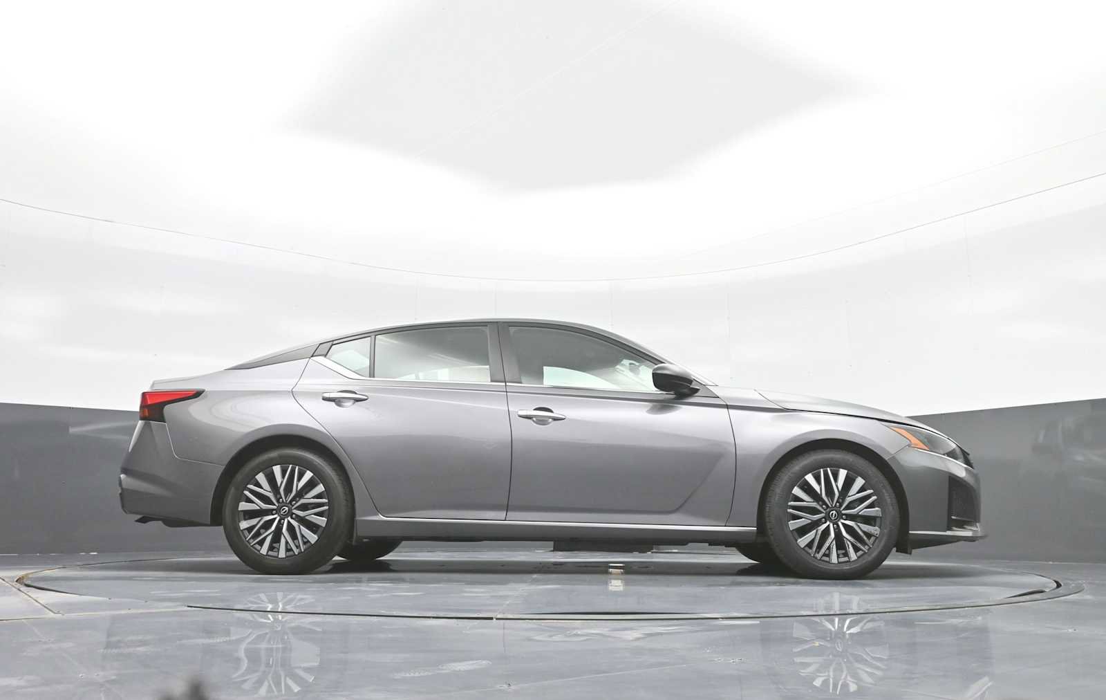 Used 2024 Nissan Altima 2.5 SV image 35