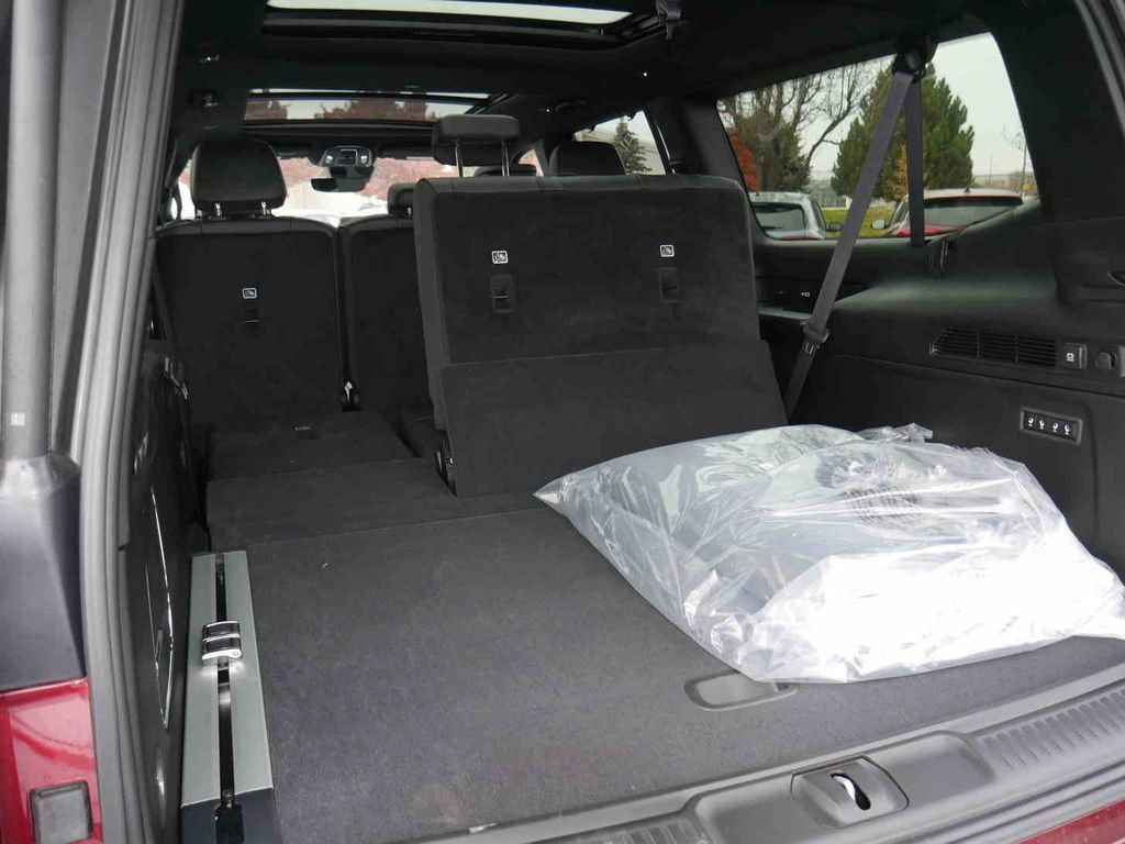 New 2025 Jeep Wagoneer L Series II w/ Convenience Group I AWD/4WD image 8