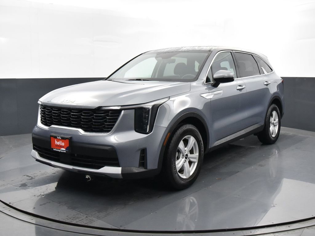 Certified 2025 Kia Sorento LX image 6