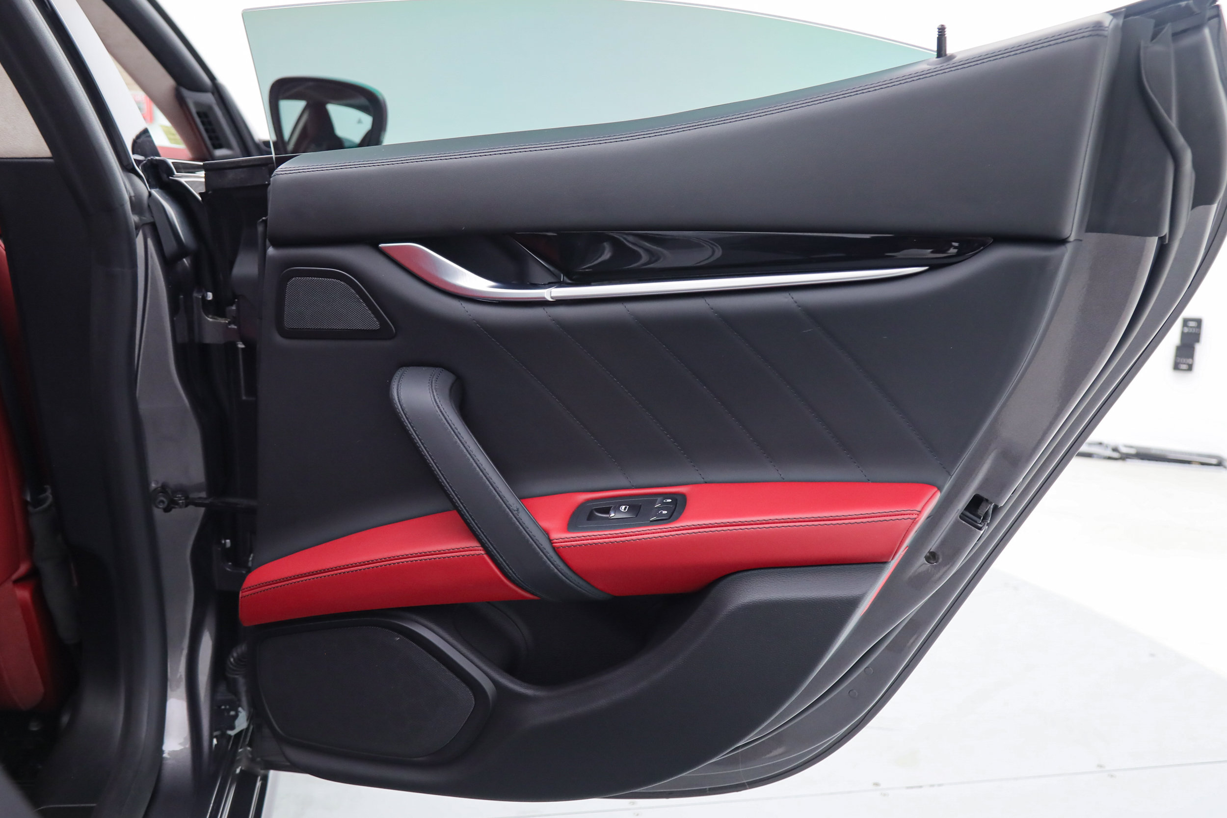 Certified 2023 Maserati Ghibli Modena RWD image 13