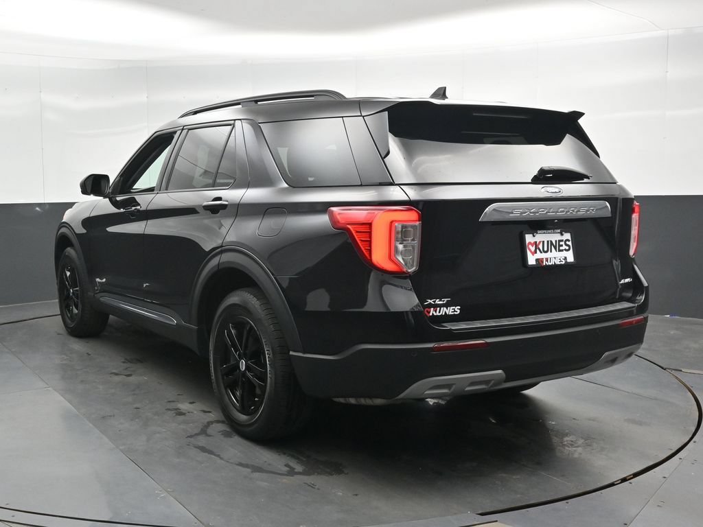 Used 2023 Ford Explorer XLT w/ Equipment Group 202A AWD/4WD image 9