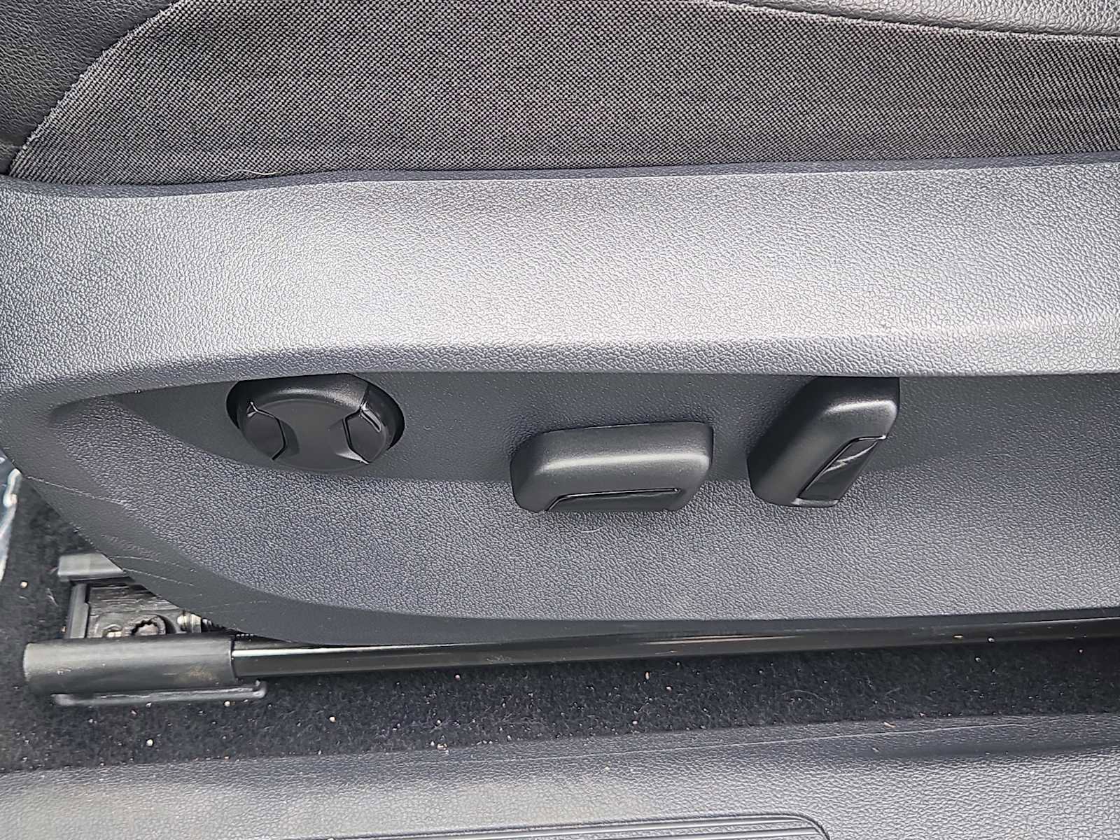 Used 2022 Volkswagen Tiguan SE w/ Panoramic Sunroof Package image 21