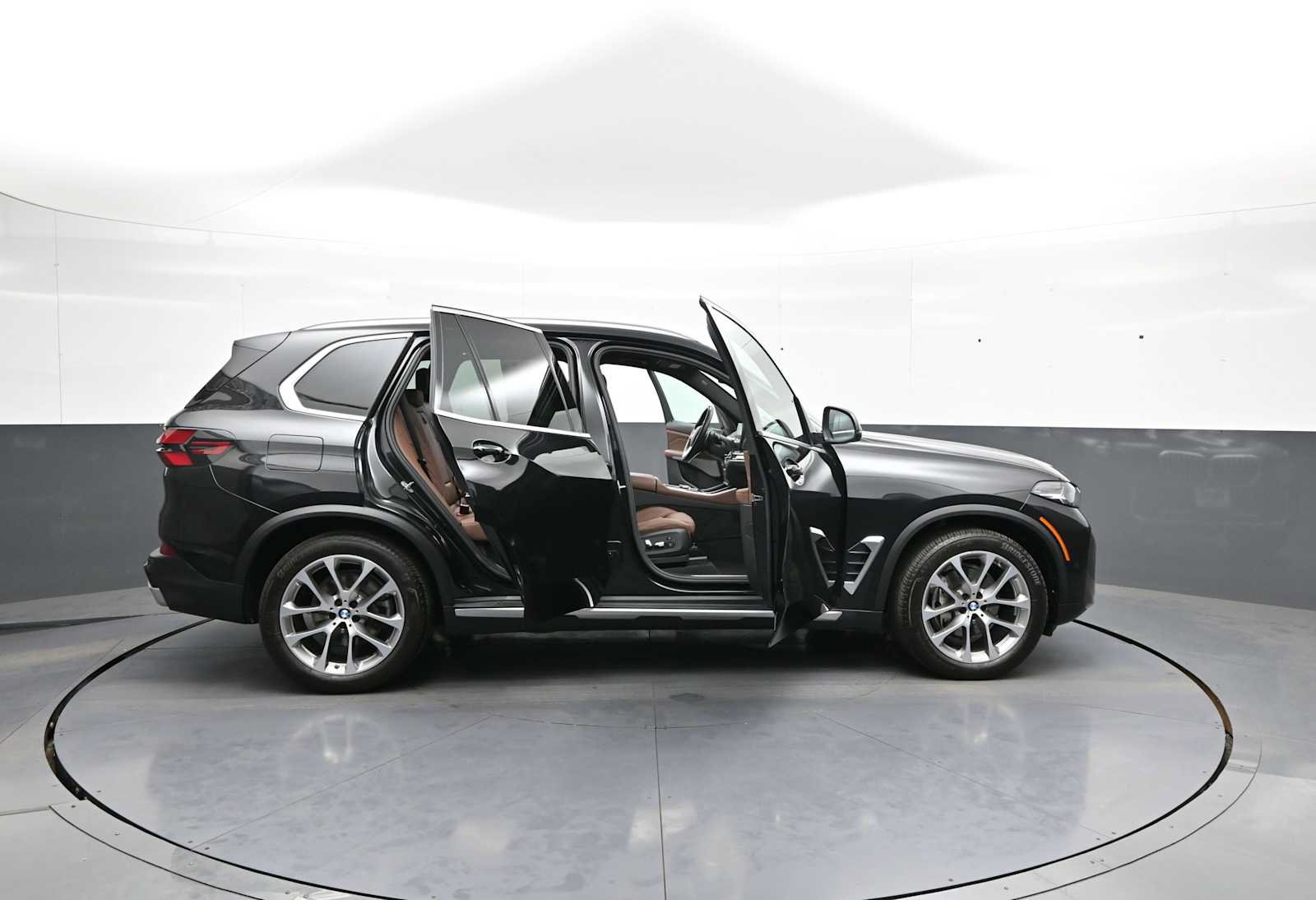 Used 2024 BMW X5 xDrive40i w/ Climate Comfort Package AWD/4WD image 46