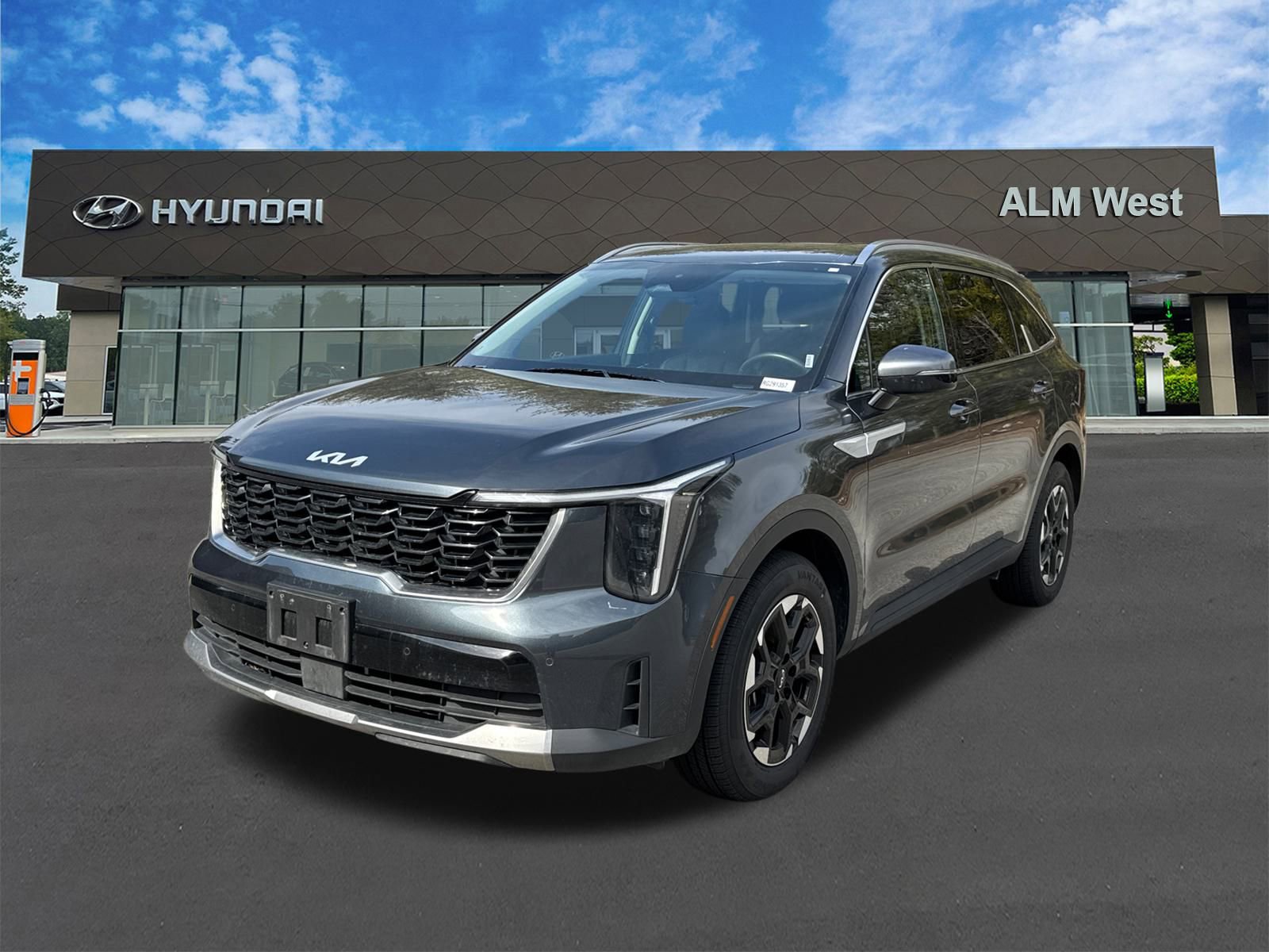 Used 2024 Kia Sorento S image 1
