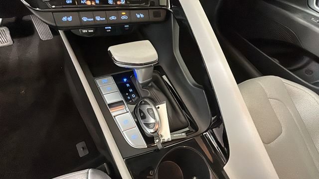 Certified 2025 Hyundai Elantra Limited FWD image 21