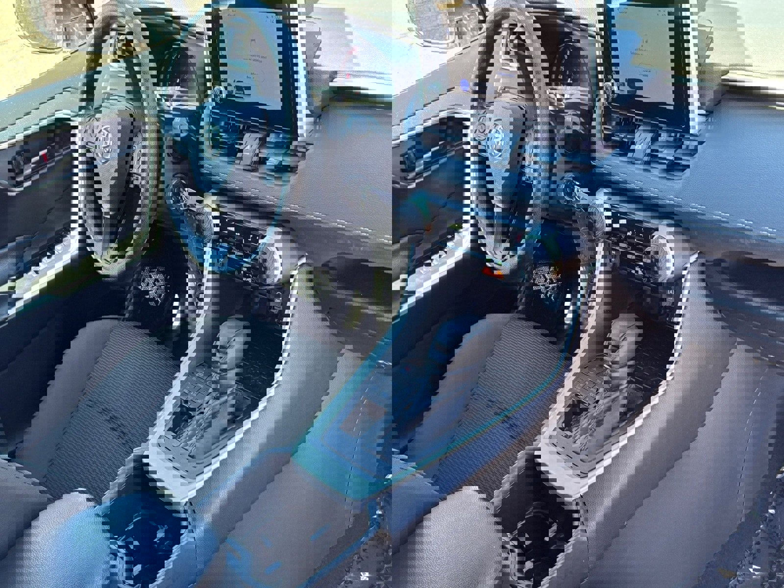 Used 2025 Toyota RAV4 LE image 9