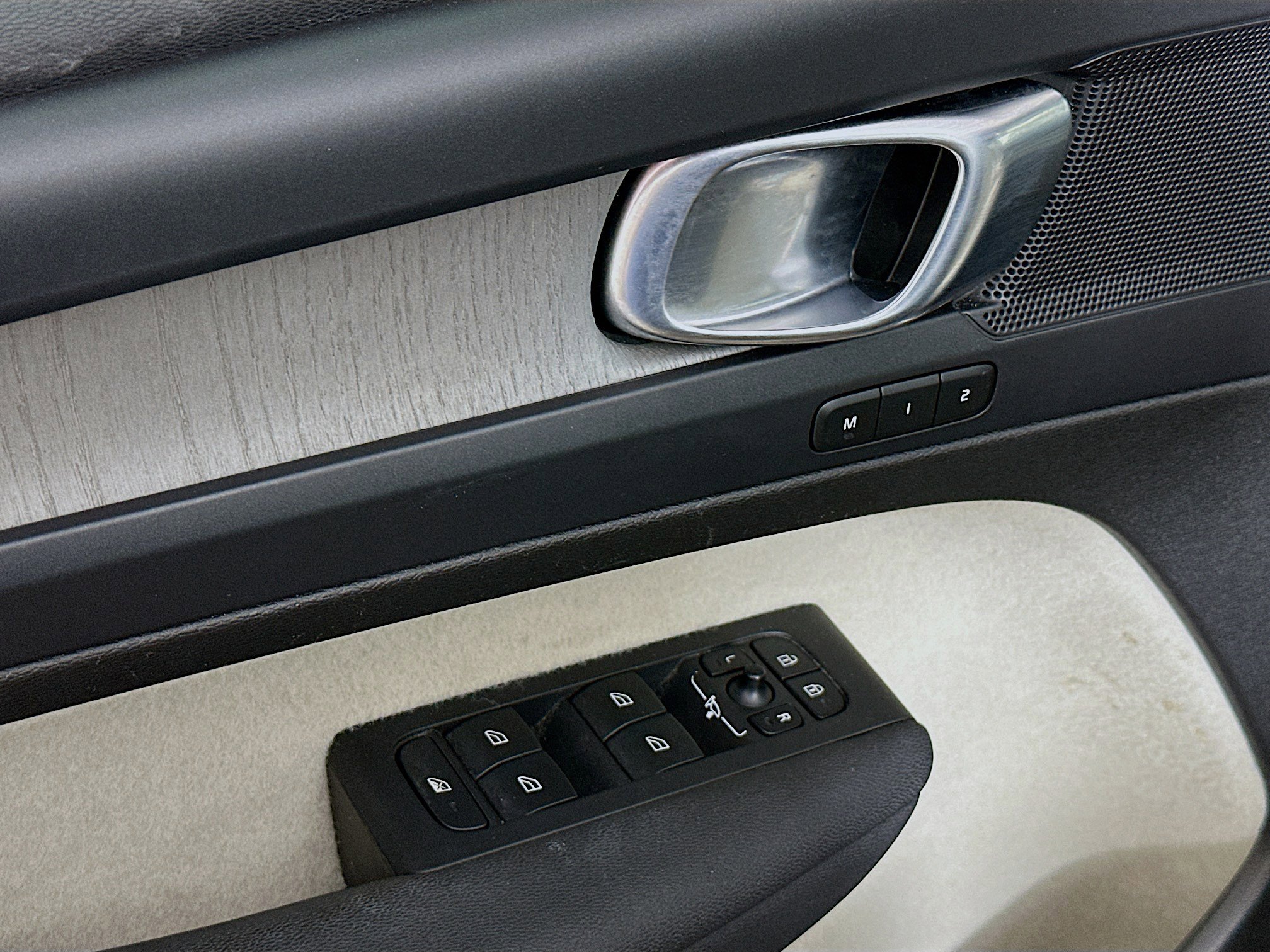 Used 2023 Volvo XC40 B5 Plus w/ Driver Assist Package image 15