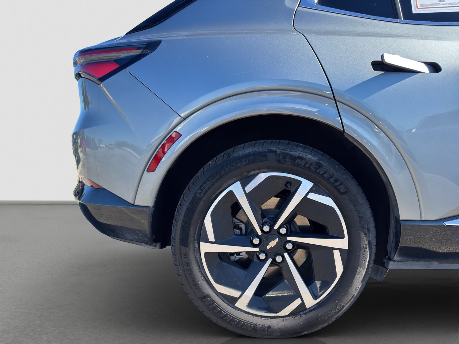 Certified 2024 Chevrolet Equinox EV LT FWD image 23