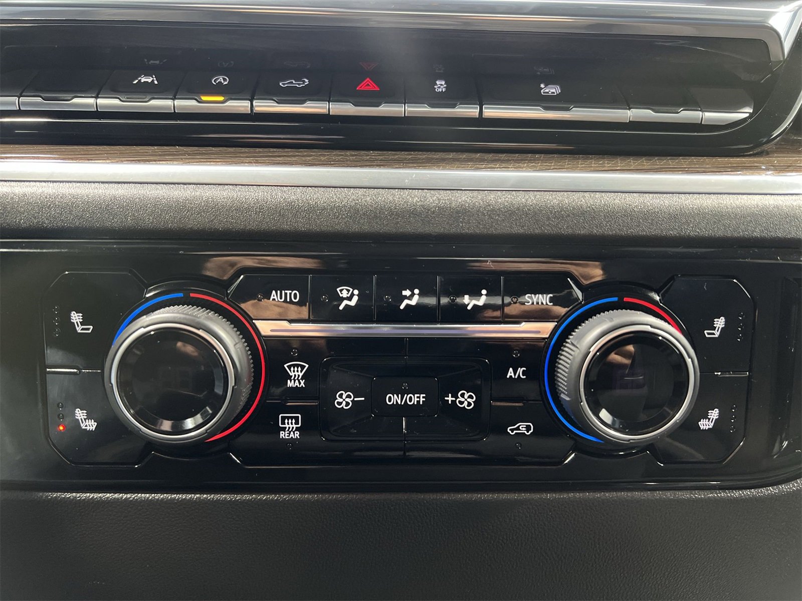 Used 2024 Chevrolet Silverado 1500 LT image 19