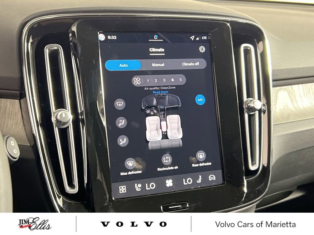 Certified 2026 Volvo XC40 B4 Core FWD image 14