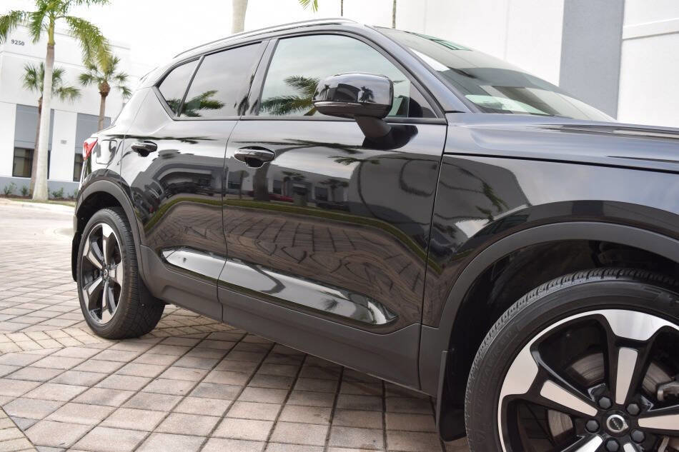 Used 2020 Volvo XC40 T5 Momentum w/ Protection Package Premier image 16