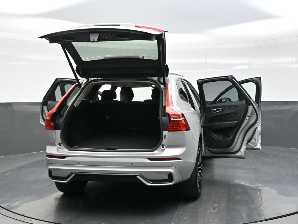 Used 2025 Volvo XC60 B5 Plus image 35