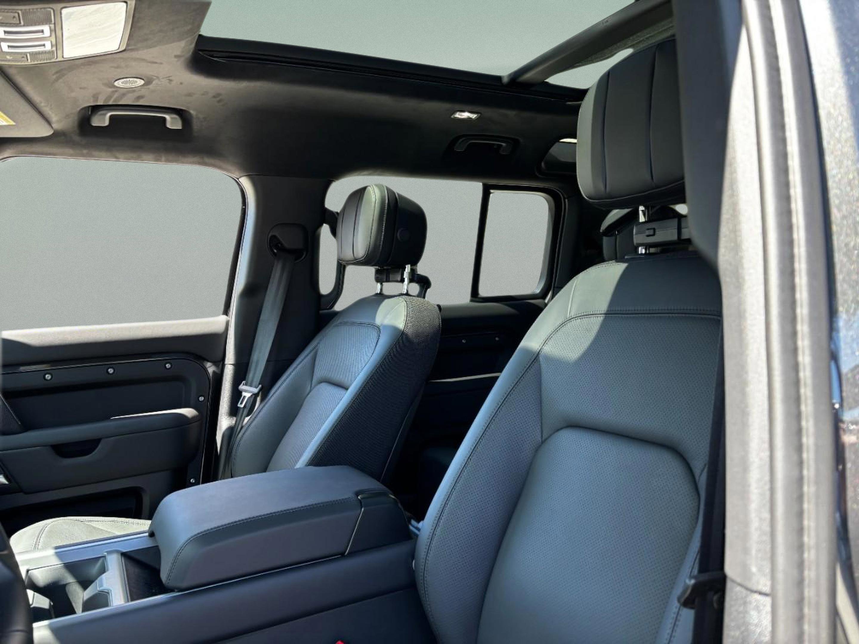 New 2025 Land Rover Defender 110 V8 image 39