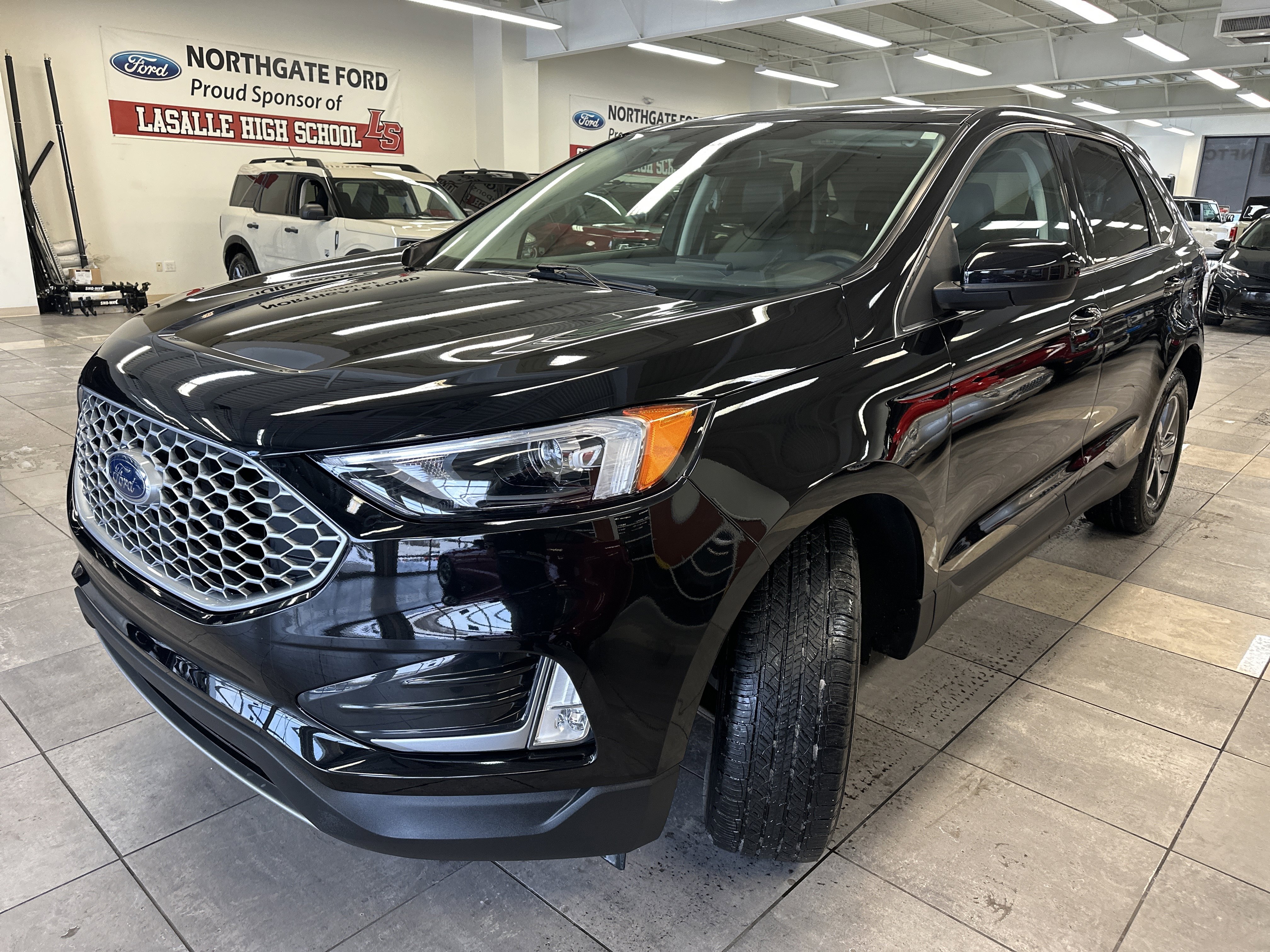 Used 2024 Ford Edge SEL w/ Convenience Package image 17