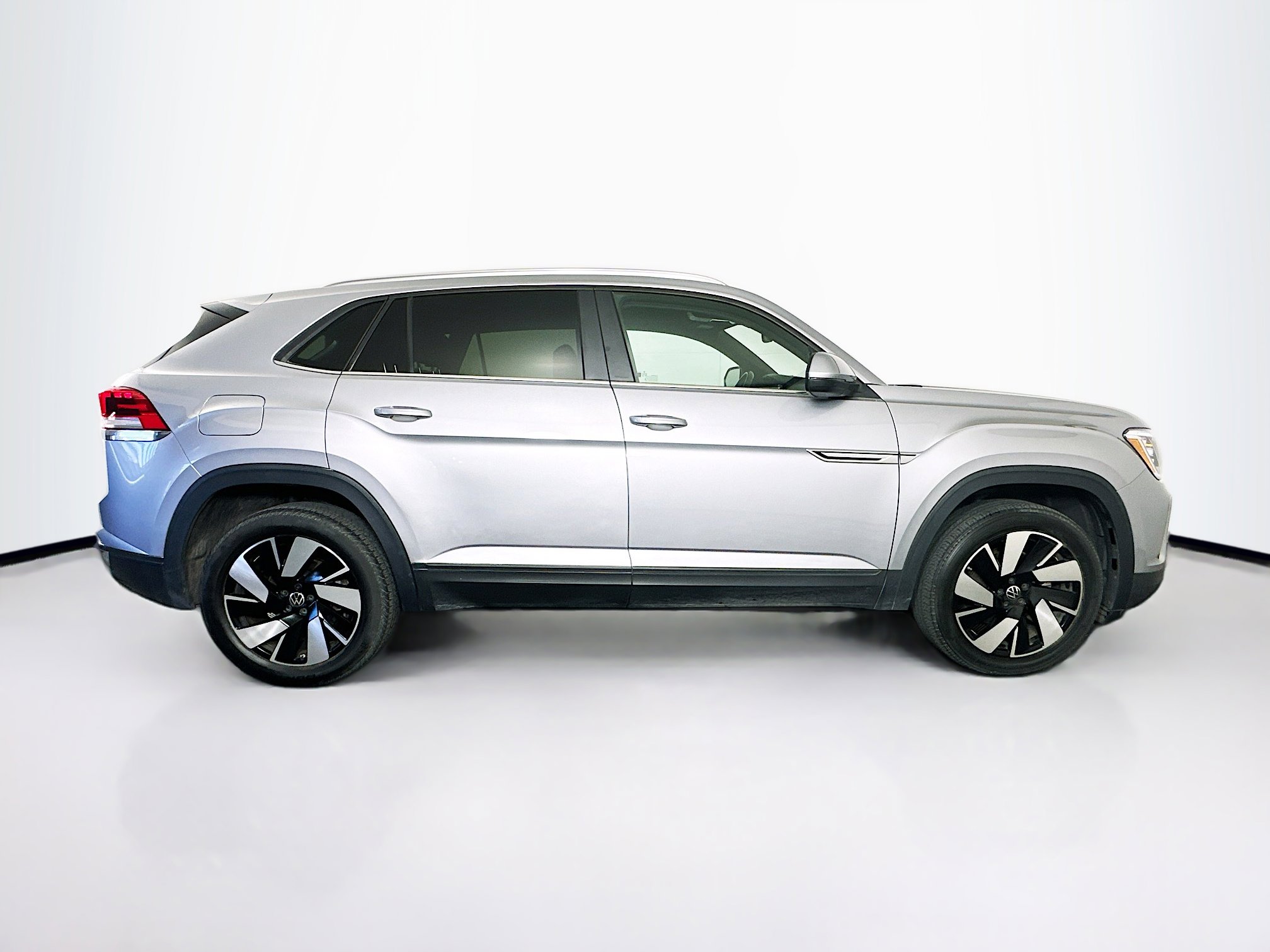 Used 2025 Volkswagen Atlas Cross Sport SE FWD image 10