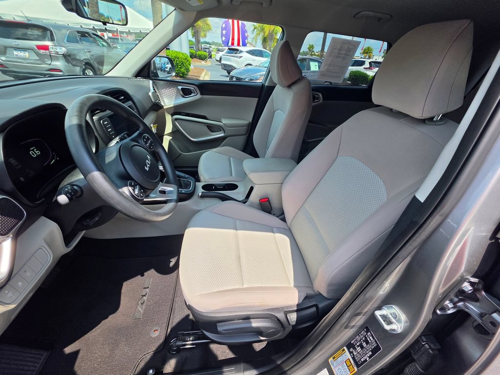 Used 2023 Kia Soul LX w/ LX Technology Package FWD image 14